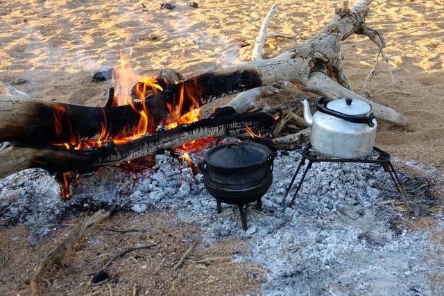 Explore the scenic Drakensberg escarpment and forgotton passes, while staying at the<br />
quint Riverview Country Inn.