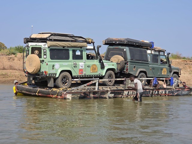 Explore the scenic Drakensberg escarpment and forgotton passes, while staying at the<br />
quint Riverview Country Inn.